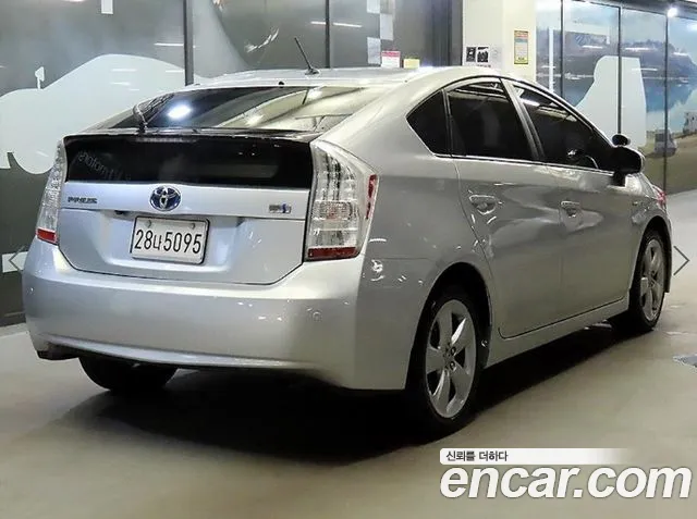 Toyota Prius 2011 thumb 4