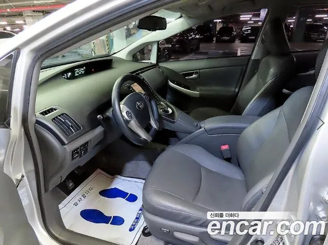Toyota Prius 2011 thumb 6