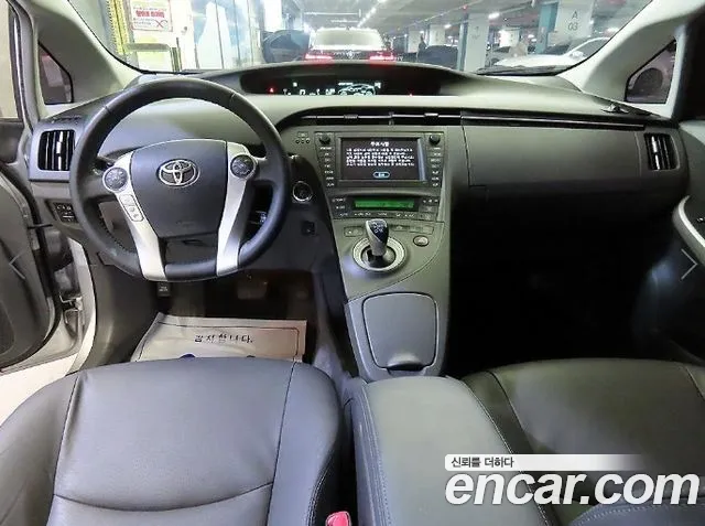 Toyota Prius 2011 thumb 10