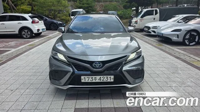 Toyota Camry 2022 thumb 3