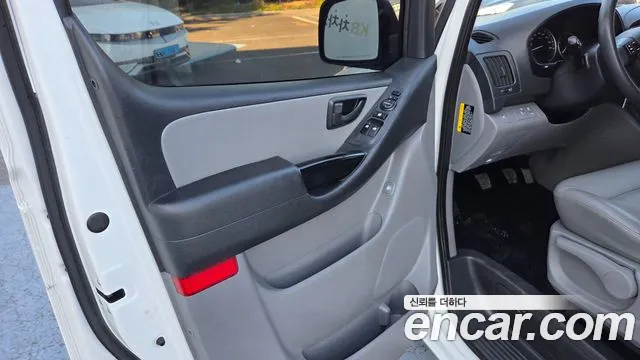 Hyundai Starex 2017 thumb 10