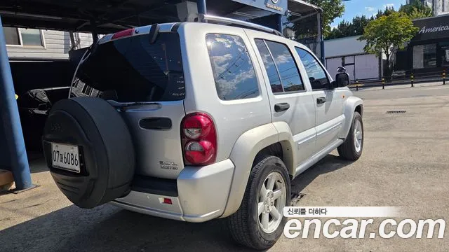 Jeep Cherokee 2005 thumb 6