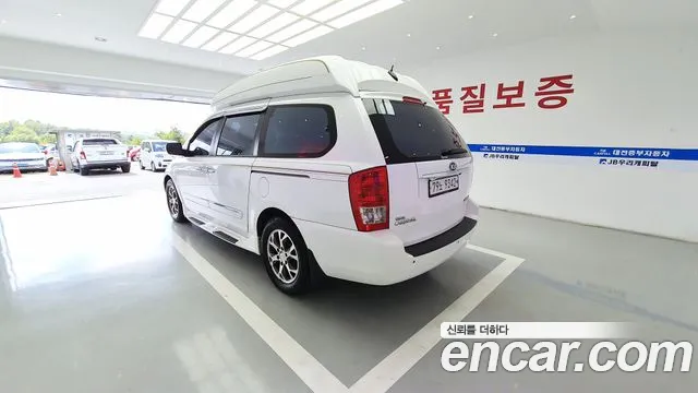 Kia Carnival 2013 thumb 3