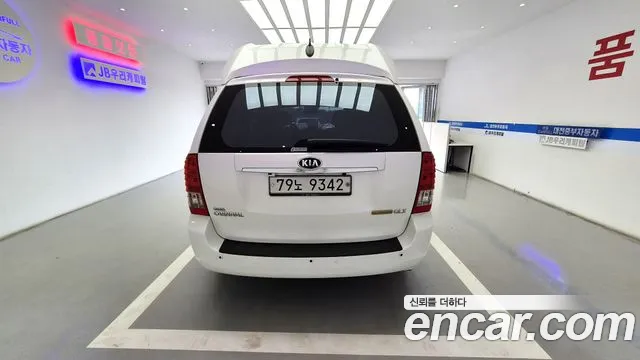 Kia Carnival 2013 thumb 4