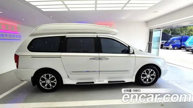 Kia Carnival 2013 thumb 6