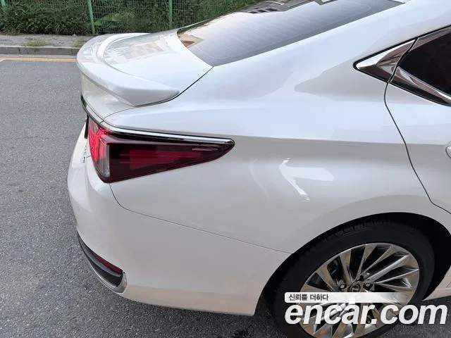 Lexus ES 2023 thumb 2