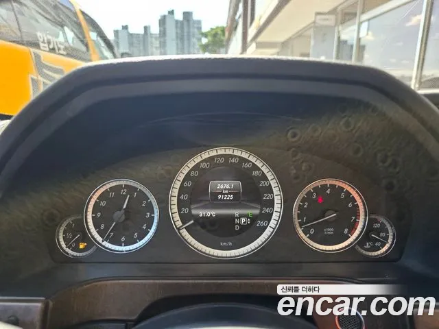 Mercedes-Benz E-Класс 2013 thumb 10