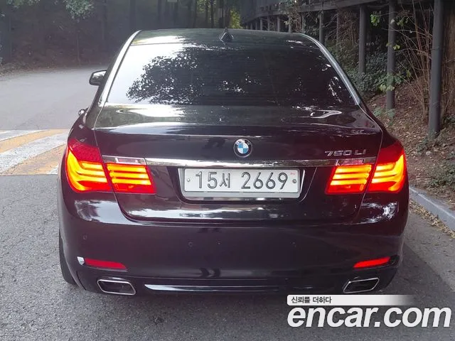 BMW 7-Series 2010 thumb 2