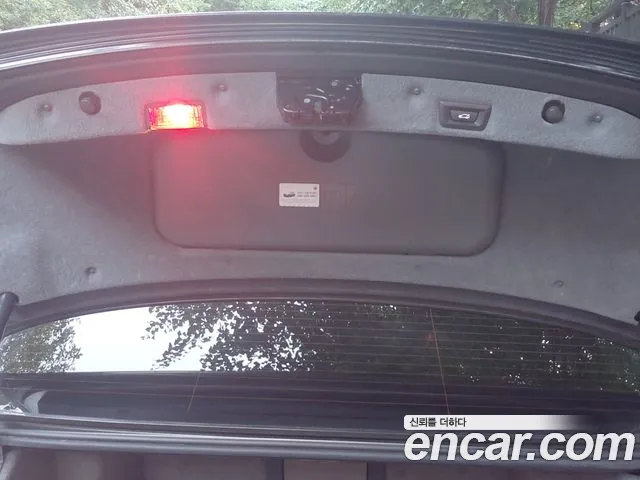 BMW 7-Series 2010 thumb 6