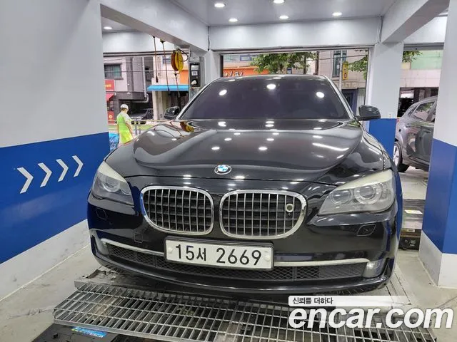 BMW 7-Series 2010 thumb 7