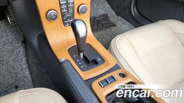 Volvo C70 2012 thumb 9