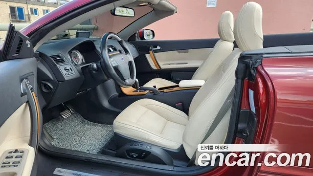 Volvo C70 2012 thumb 10