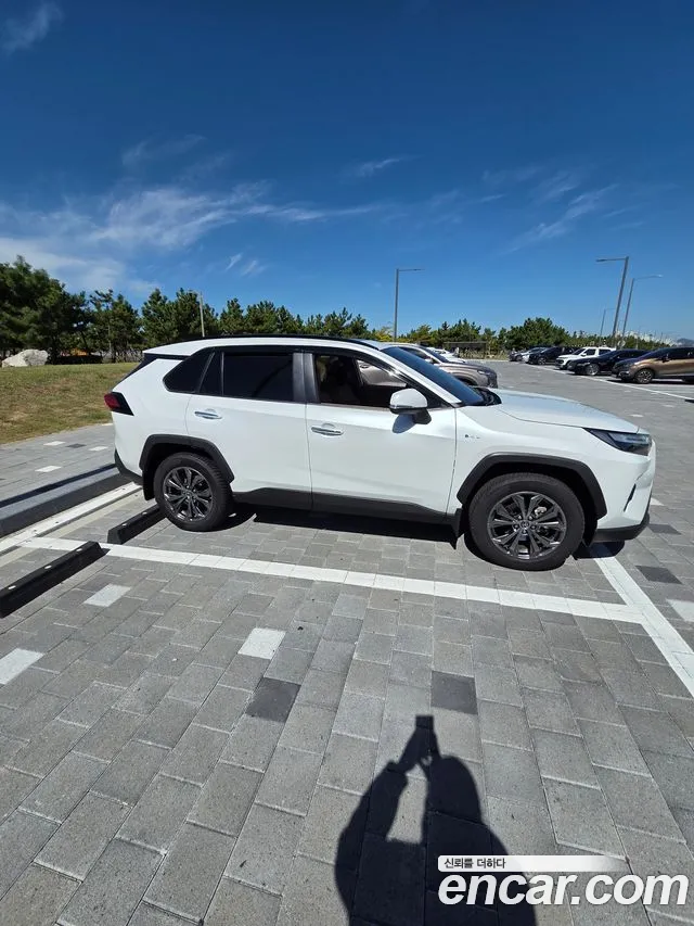 Toyota RAV4 2025 thumb 4