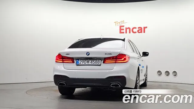 BMW 5-Series 2018 thumb 4