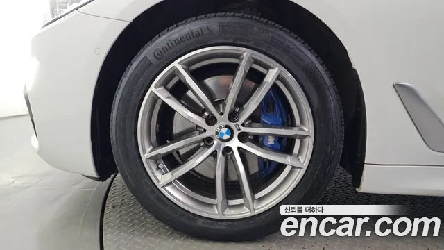 BMW 5-Series 2018 thumb 5