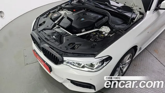 BMW 5-Series 2018 thumb 6
