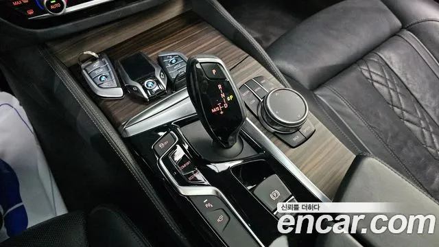 BMW 5-Series 2018 thumb 9