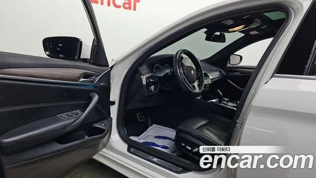 BMW 5-Series 2018 thumb 10