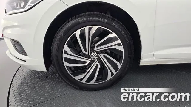 Volkswagen Jetta 2021 thumb 4