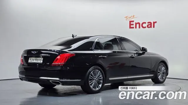Genesis G90 2018 thumb 2