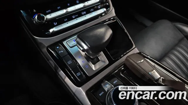 Genesis G90 2018 thumb 9
