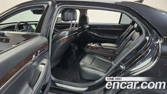 Genesis G90 2018 thumb 12