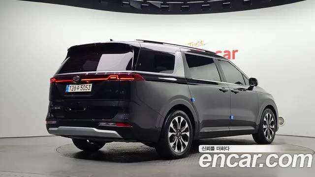 Kia Carnival 2021 thumb 2