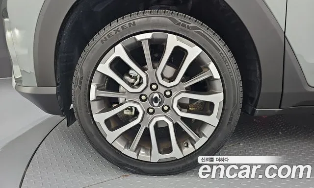 KG_Mobility_Ssangyong Torres 2023 thumb 5