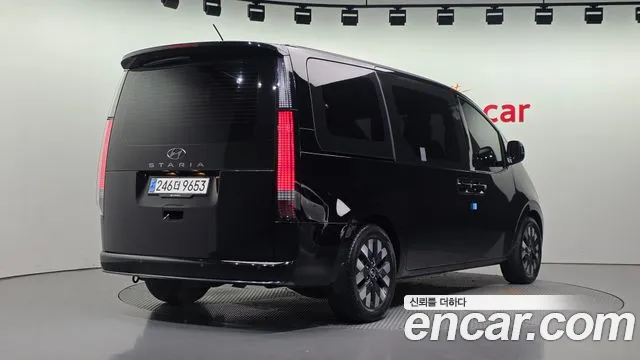 Hyundai Staria 2021 thumb 2
