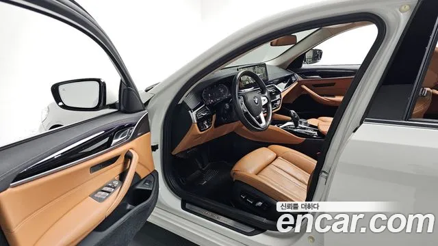 BMW 5-Series 2022 thumb 9