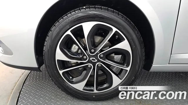Renault-KoreaSamsung Fluence 2015 thumb 5