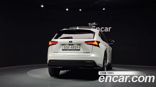 Lexus NX 2017 thumb 3