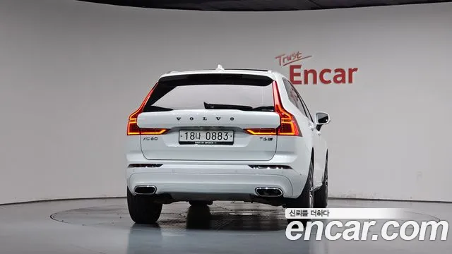 Volvo XC60 2019 thumb 3