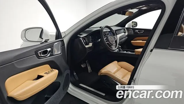 Volvo XC60 2019 thumb 9