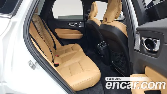 Volvo XC60 2019 thumb 10