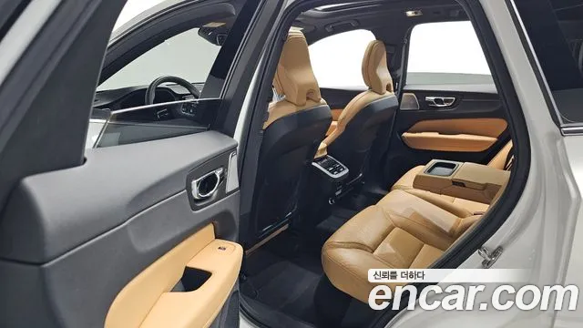 Volvo XC60 2019 thumb 11