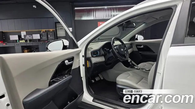 Kia Niro 2017 thumb 9