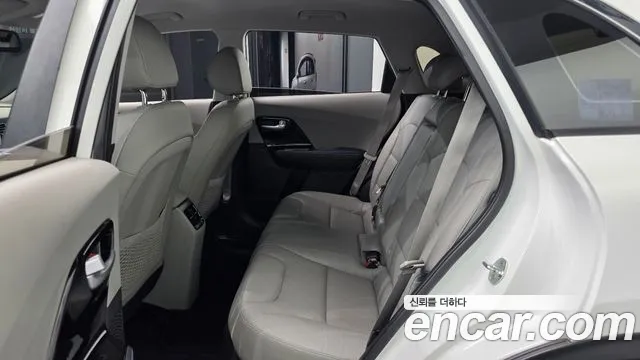 Kia Niro 2017 thumb 11