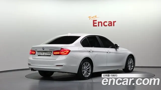 BMW 3-Series 2018 thumb 2