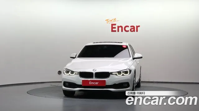 BMW 3-Series 2018 thumb 3