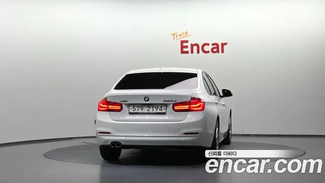 BMW 3-Series 2018 thumb 4