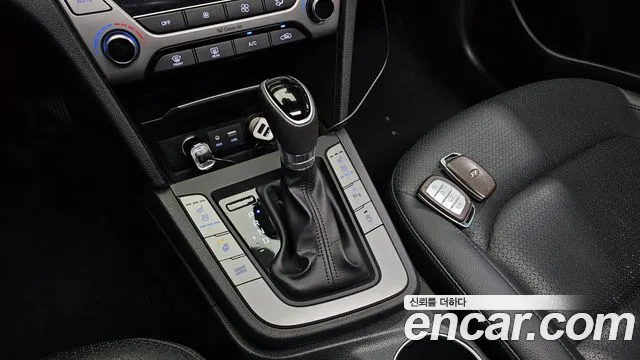 Hyundai Avante 2017 thumb 9