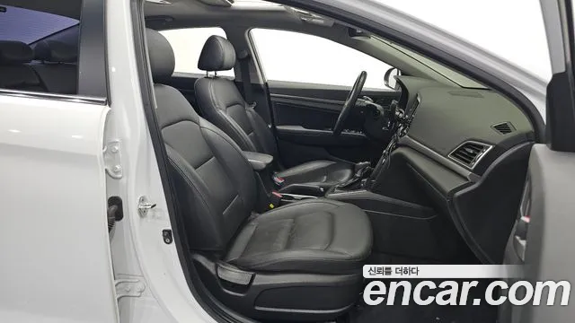 Hyundai Avante 2017 thumb 10