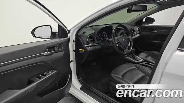 Hyundai Avante 2017 thumb 11