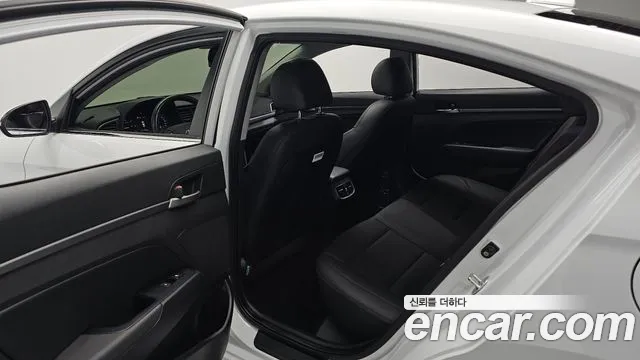 Hyundai Avante 2017 thumb 12