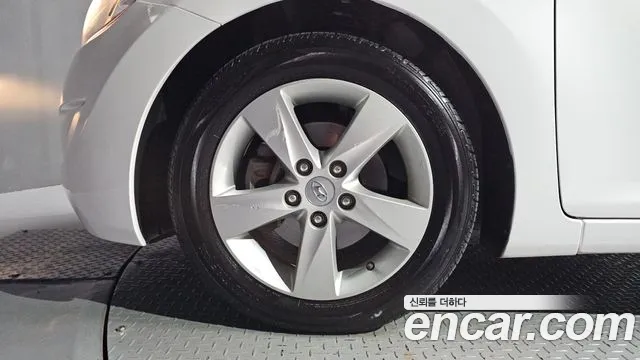 Hyundai Avante 2013 thumb 5
