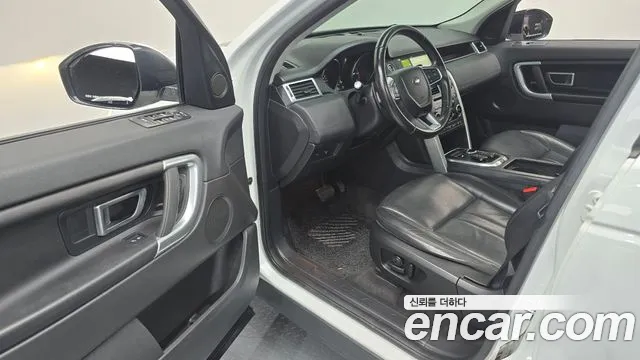 Land Rover Discovery Sport 2019 thumb 10