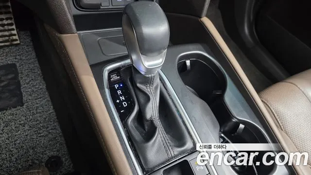 Hyundai Santa Fe 2018 thumb 9