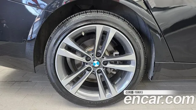 BMW 4-Series 2020 thumb 5