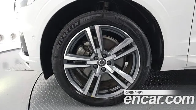 Volvo XC60 2020 thumb 5
